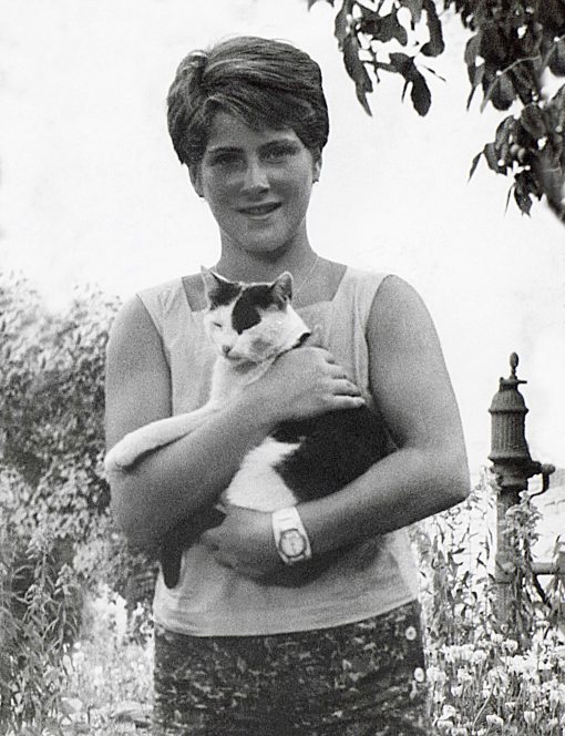 61 - Košice · Eva Kendeova (holding cat)