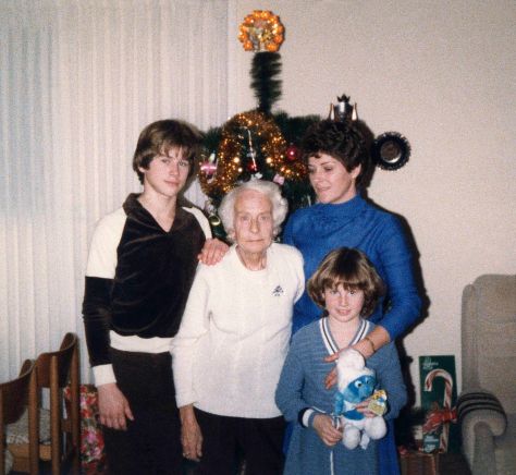 81.Dec.24 - Burlington · Gabriel Dusil, Valeria Kendeova, Eva & Alica Dusil (christmas)