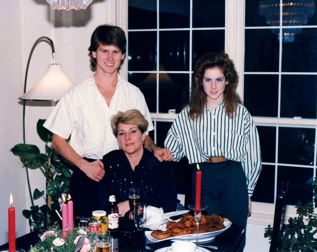 90.Dec.24 - Burlington · Gabriel, Eva & Alica Dusil (christmas)